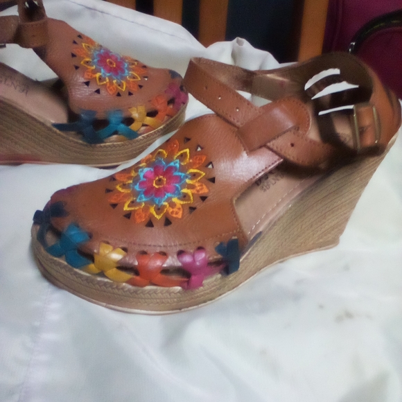 Sandals - Picture 4 of 6